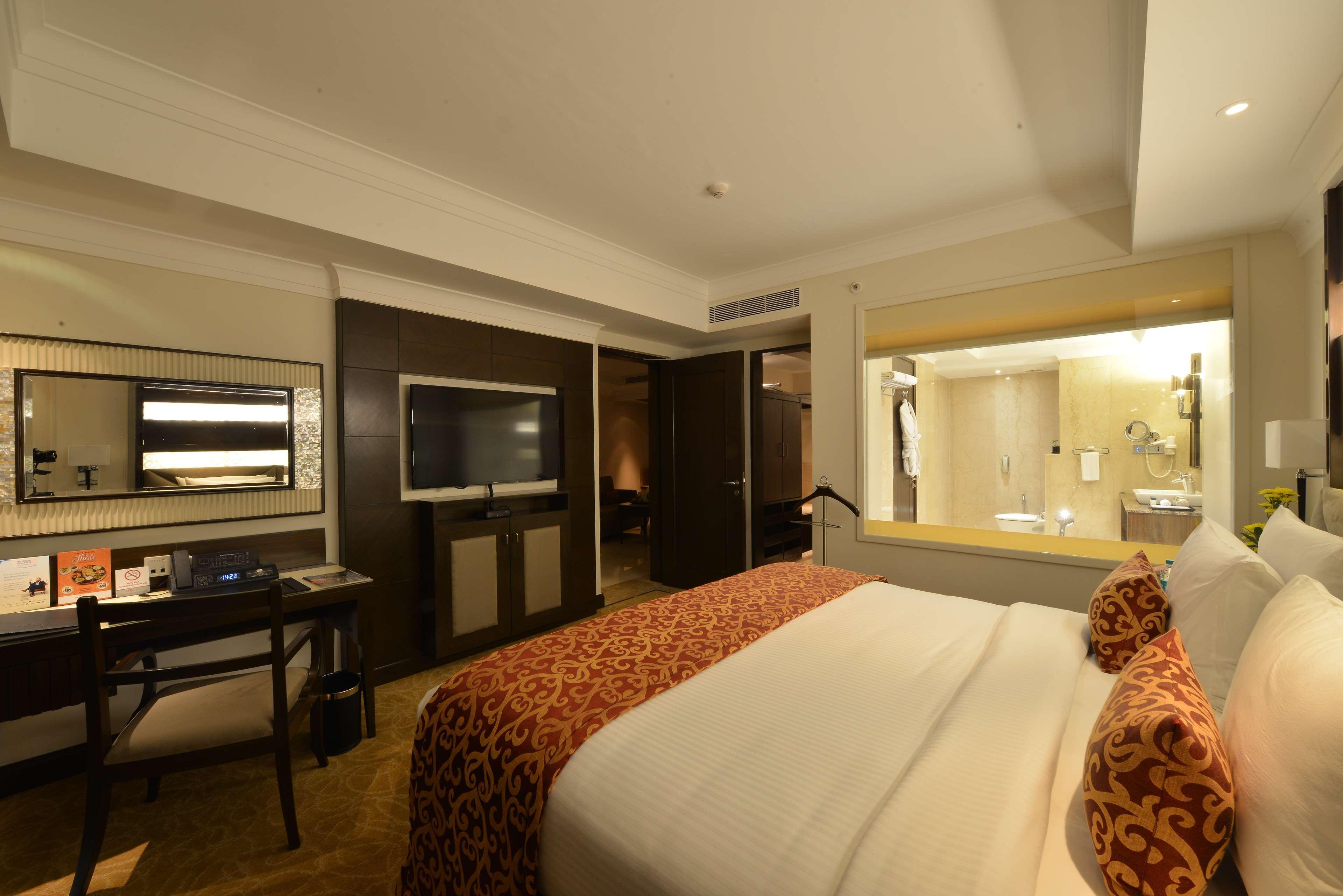 فندق Ramada Plaza شيناي المظهر الخارجي الصورة