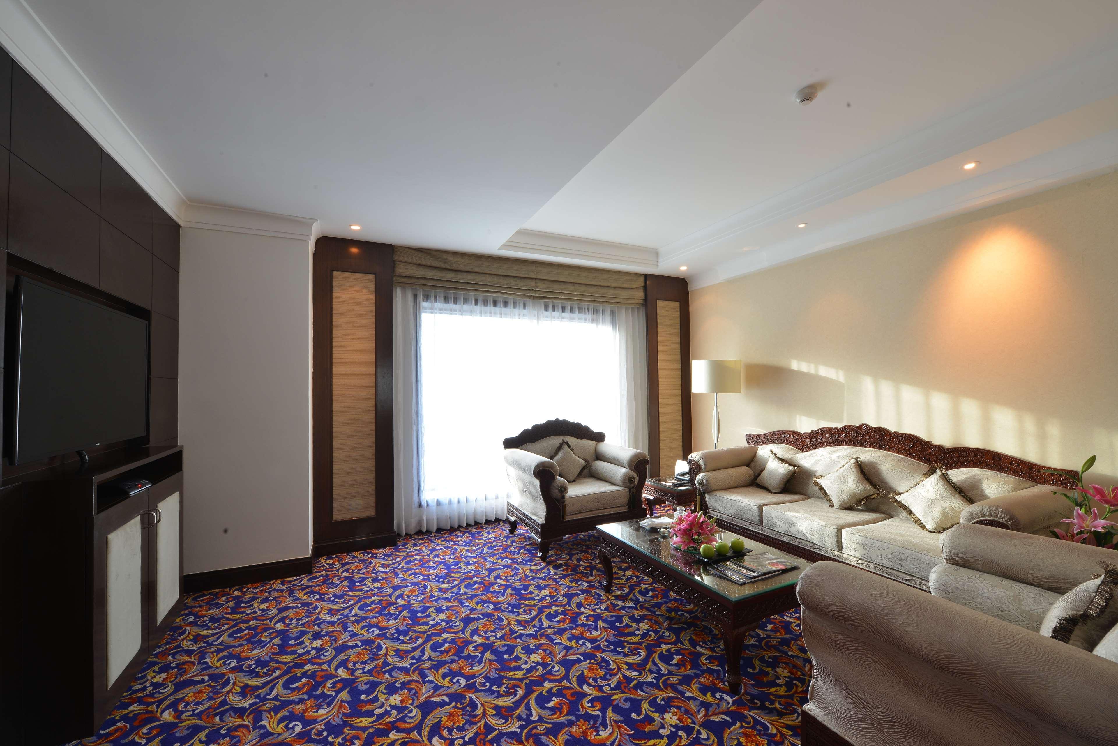 فندق Ramada Plaza شيناي المظهر الخارجي الصورة Living room