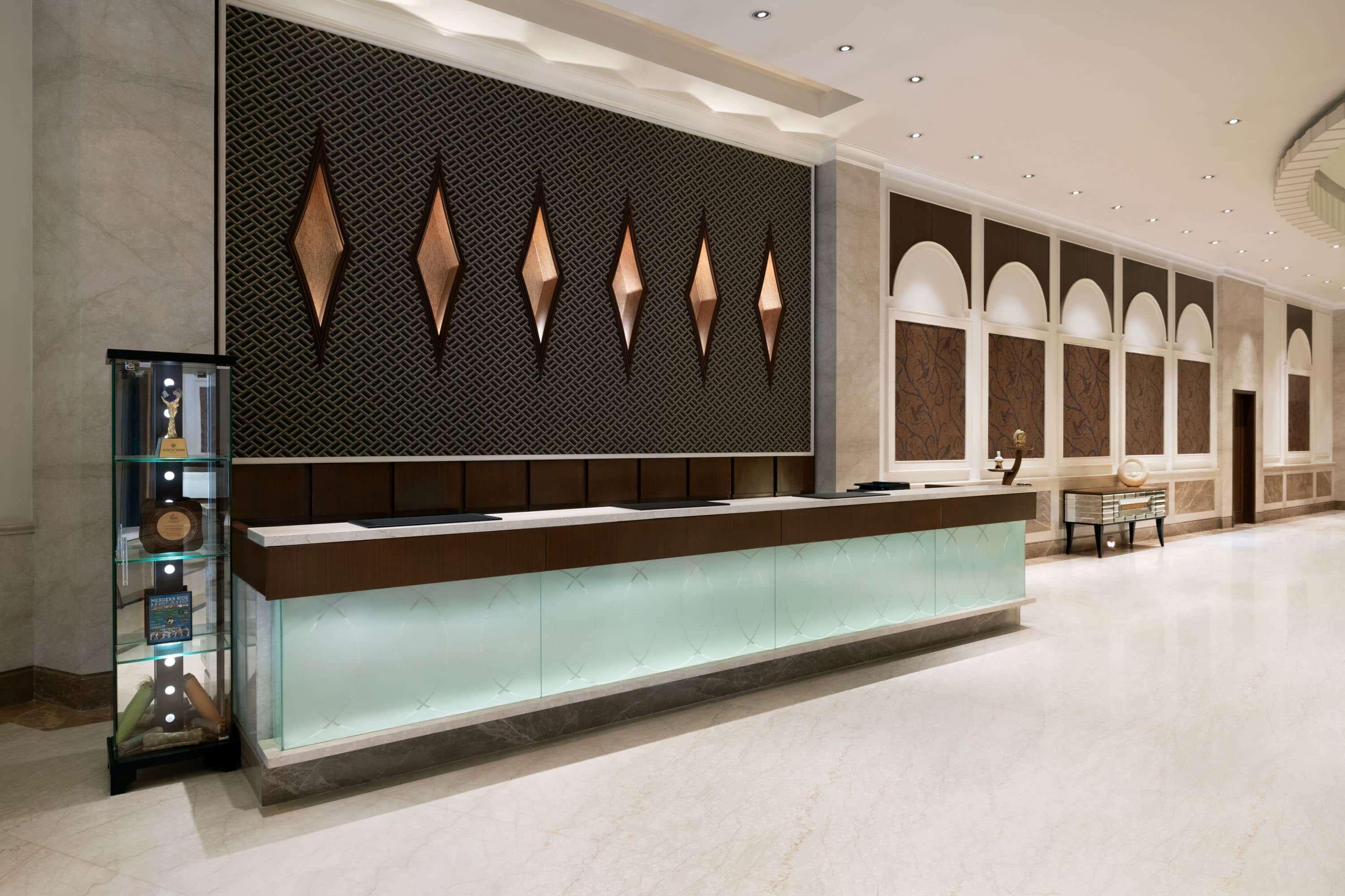 فندق Ramada Plaza شيناي المظهر الخارجي الصورة The lobby of the hotel