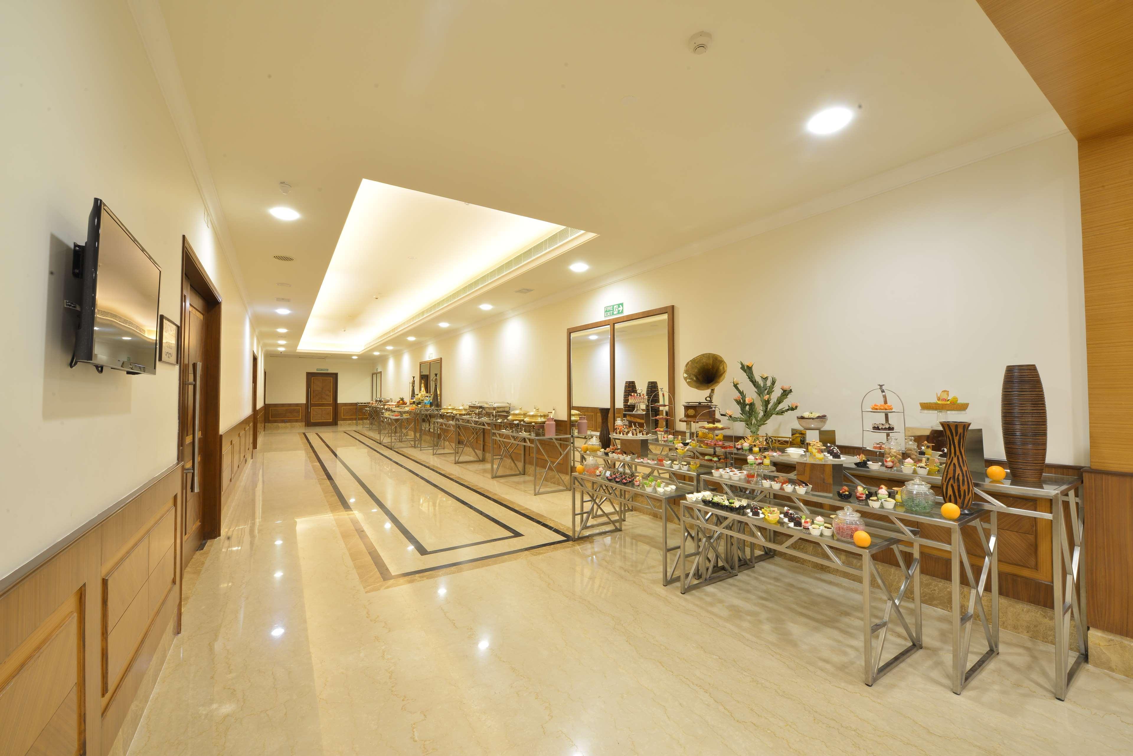 فندق Ramada Plaza شيناي المظهر الخارجي الصورة The lobby of the hotel