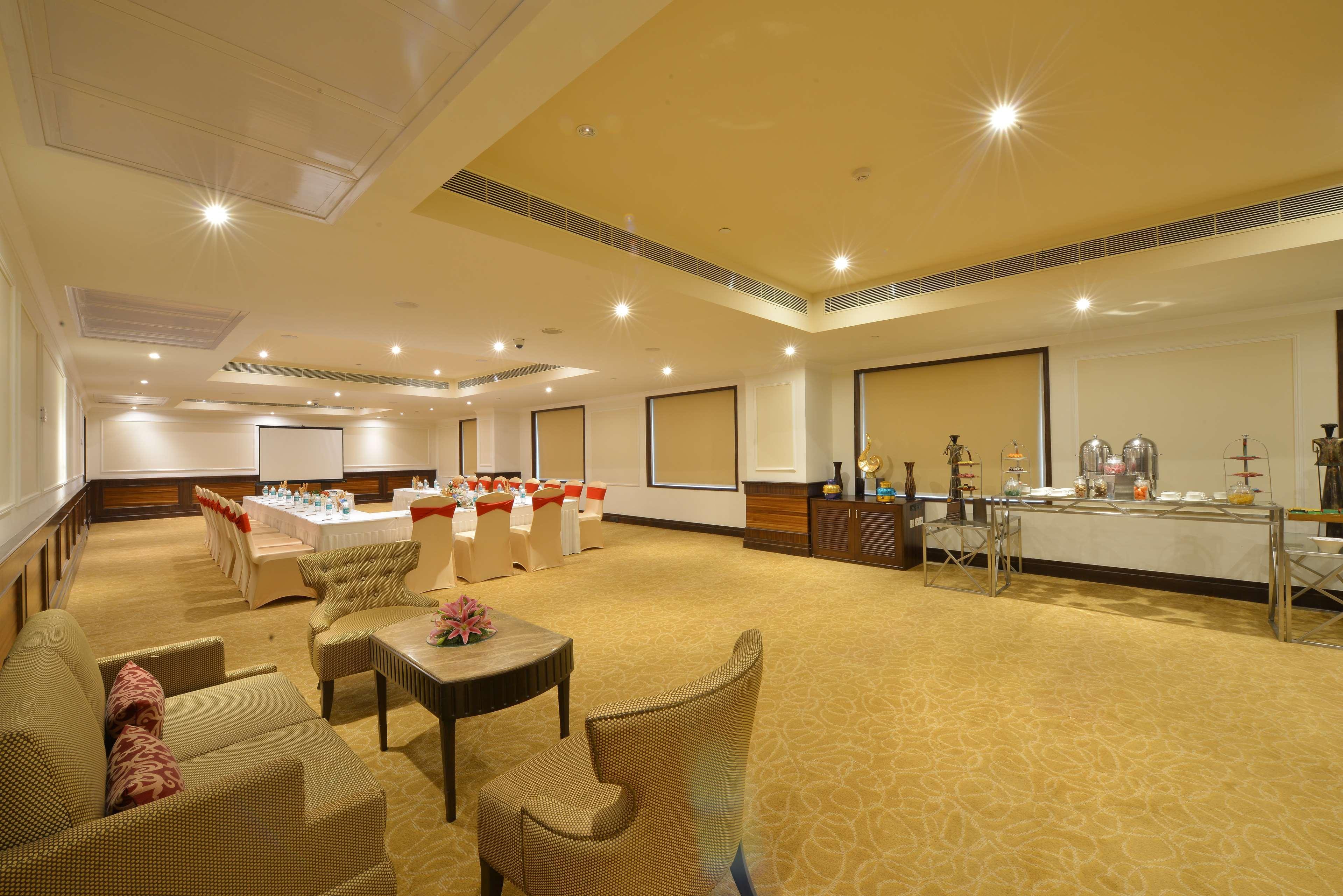 فندق Ramada Plaza شيناي المظهر الخارجي الصورة The Royal Hall