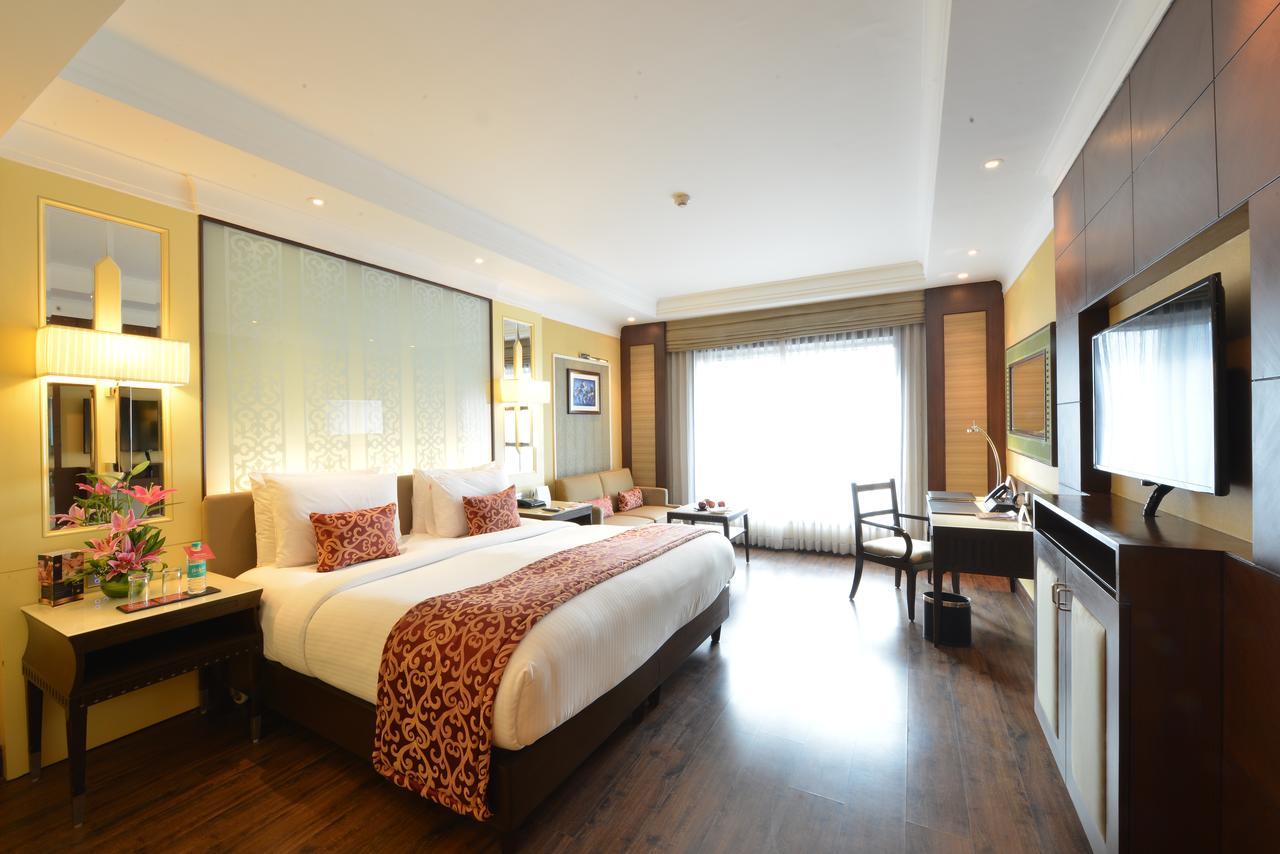 فندق Ramada Plaza شيناي المظهر الخارجي الصورة