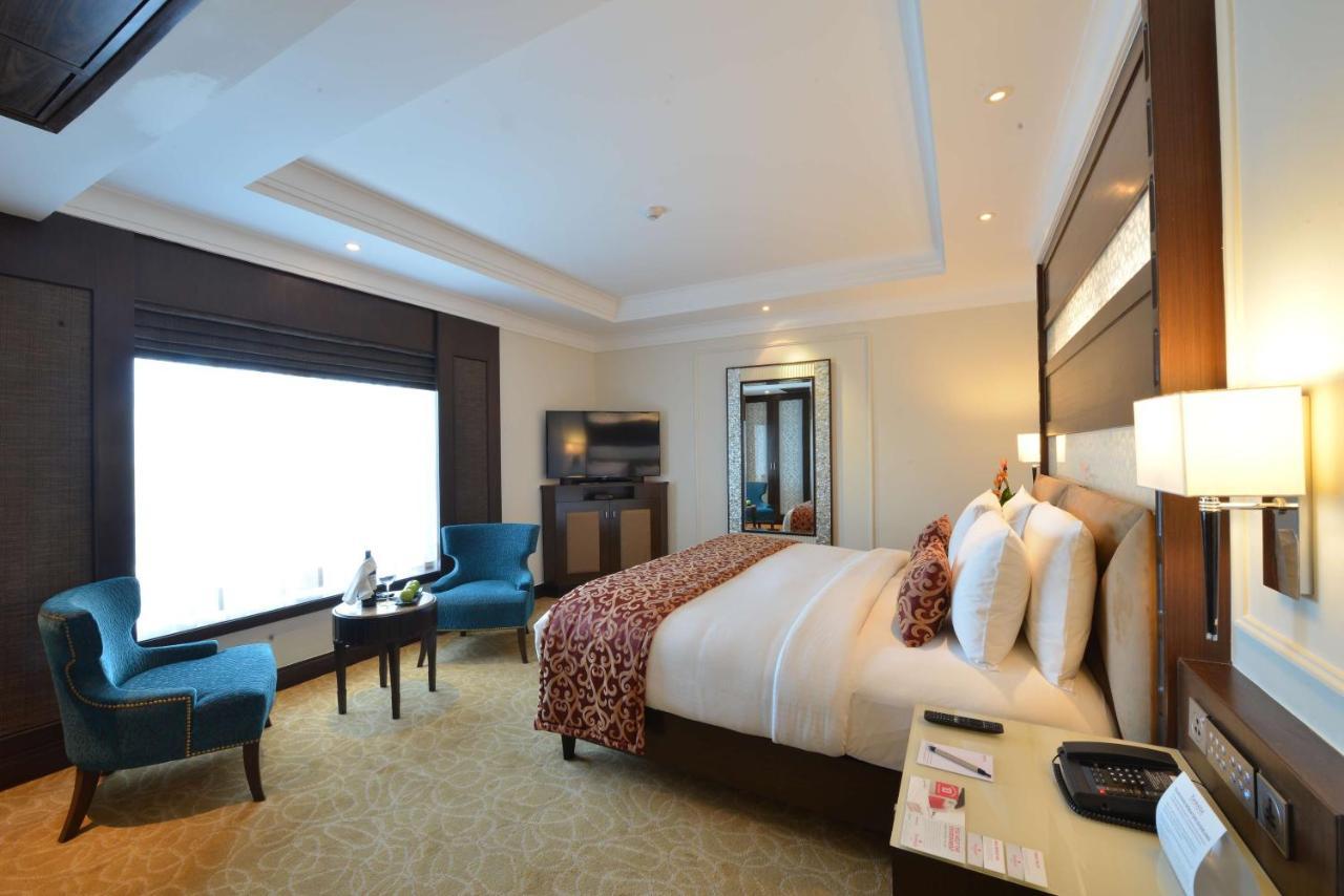 فندق Ramada Plaza شيناي المظهر الخارجي الصورة