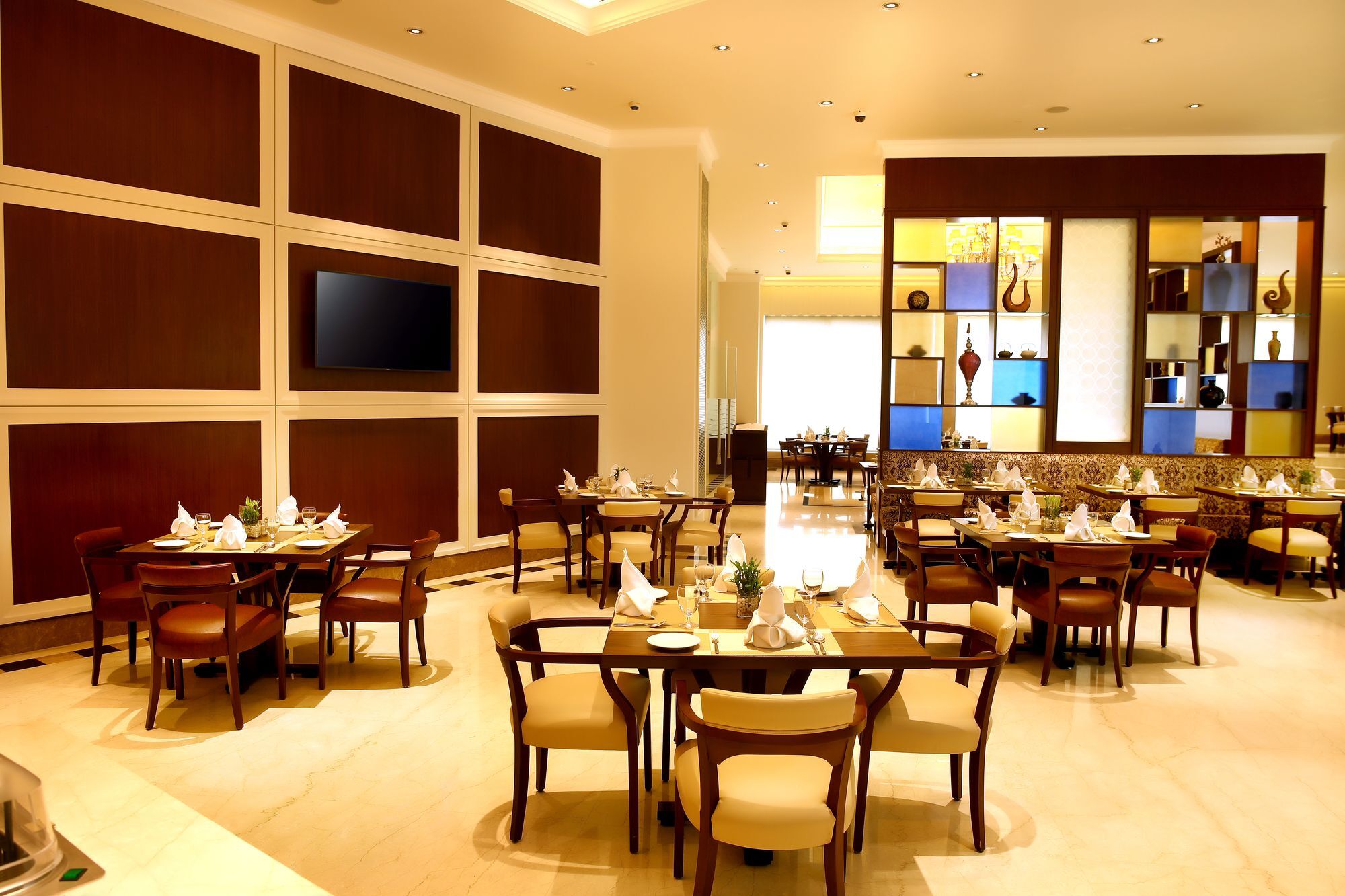 فندق Ramada Plaza شيناي المظهر الخارجي الصورة The restaurant