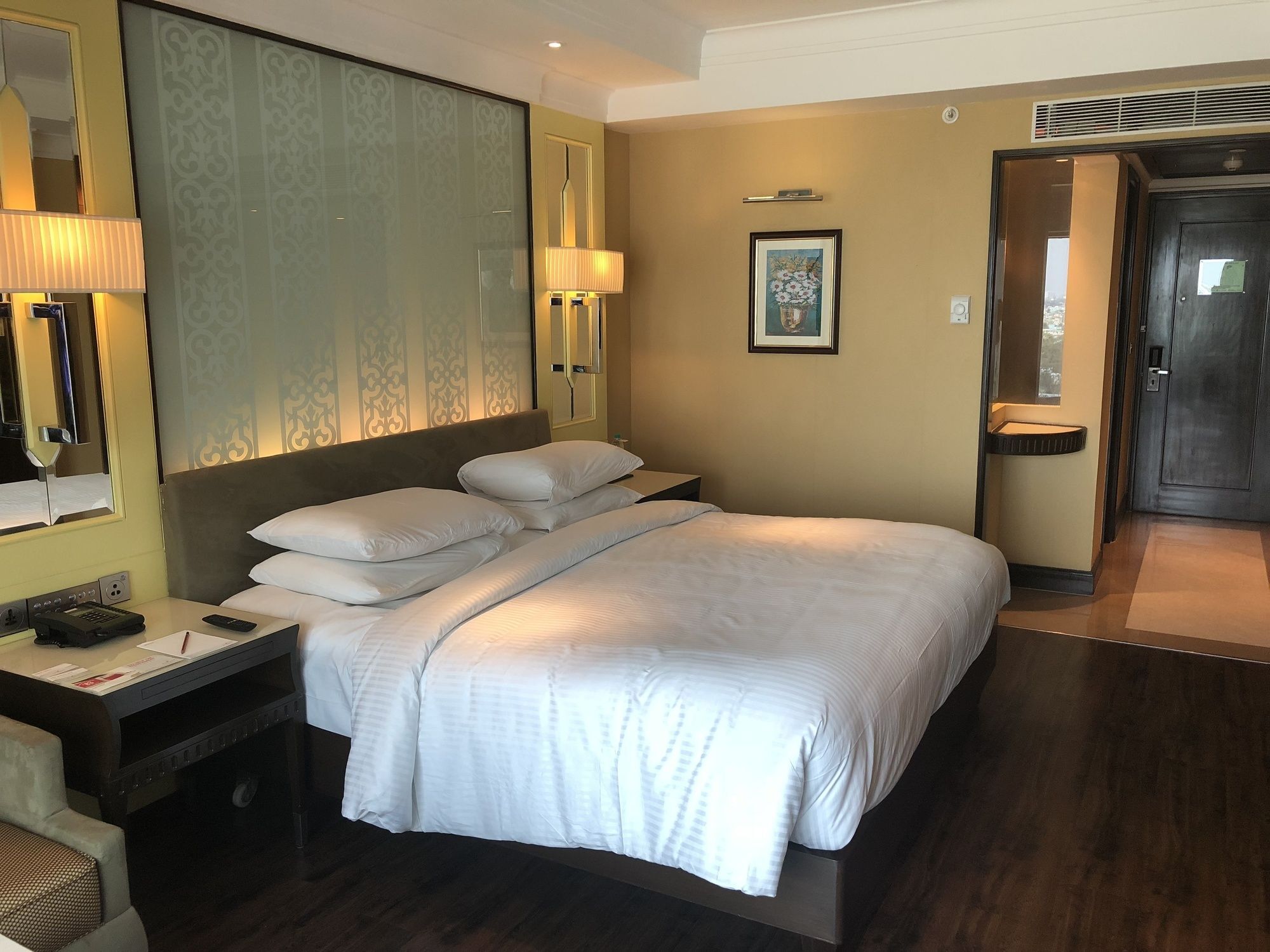 فندق Ramada Plaza شيناي المظهر الخارجي الصورة Deluxe room