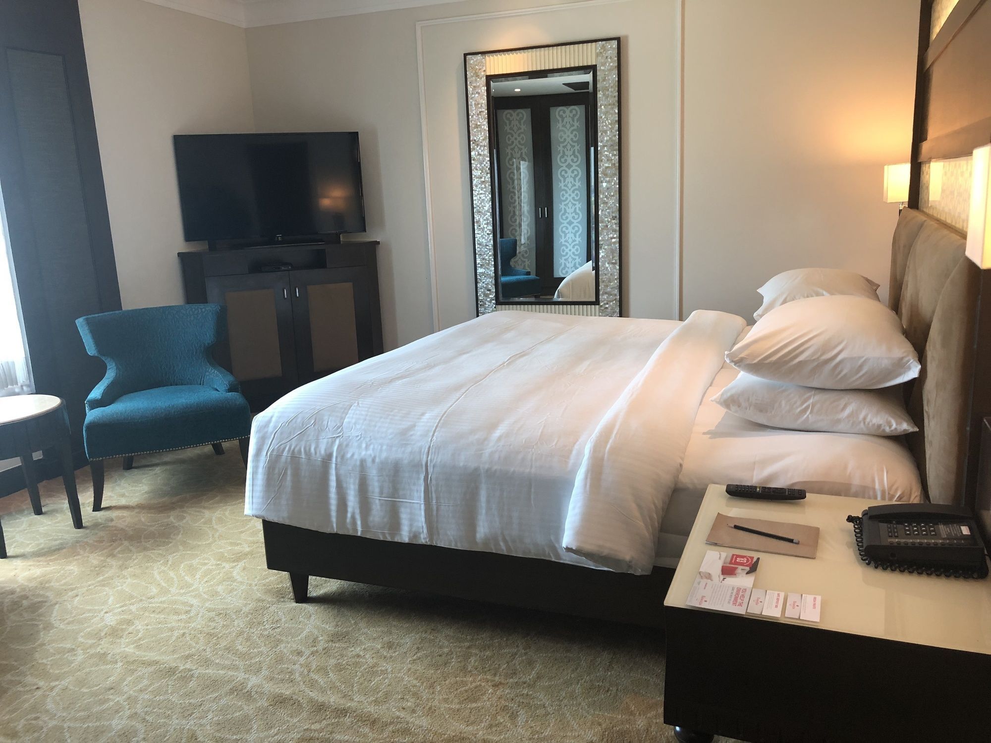 فندق Ramada Plaza شيناي المظهر الخارجي الصورة A room at the hotel